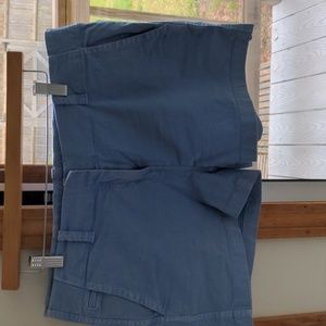 Vineyard Vines shorts size 10